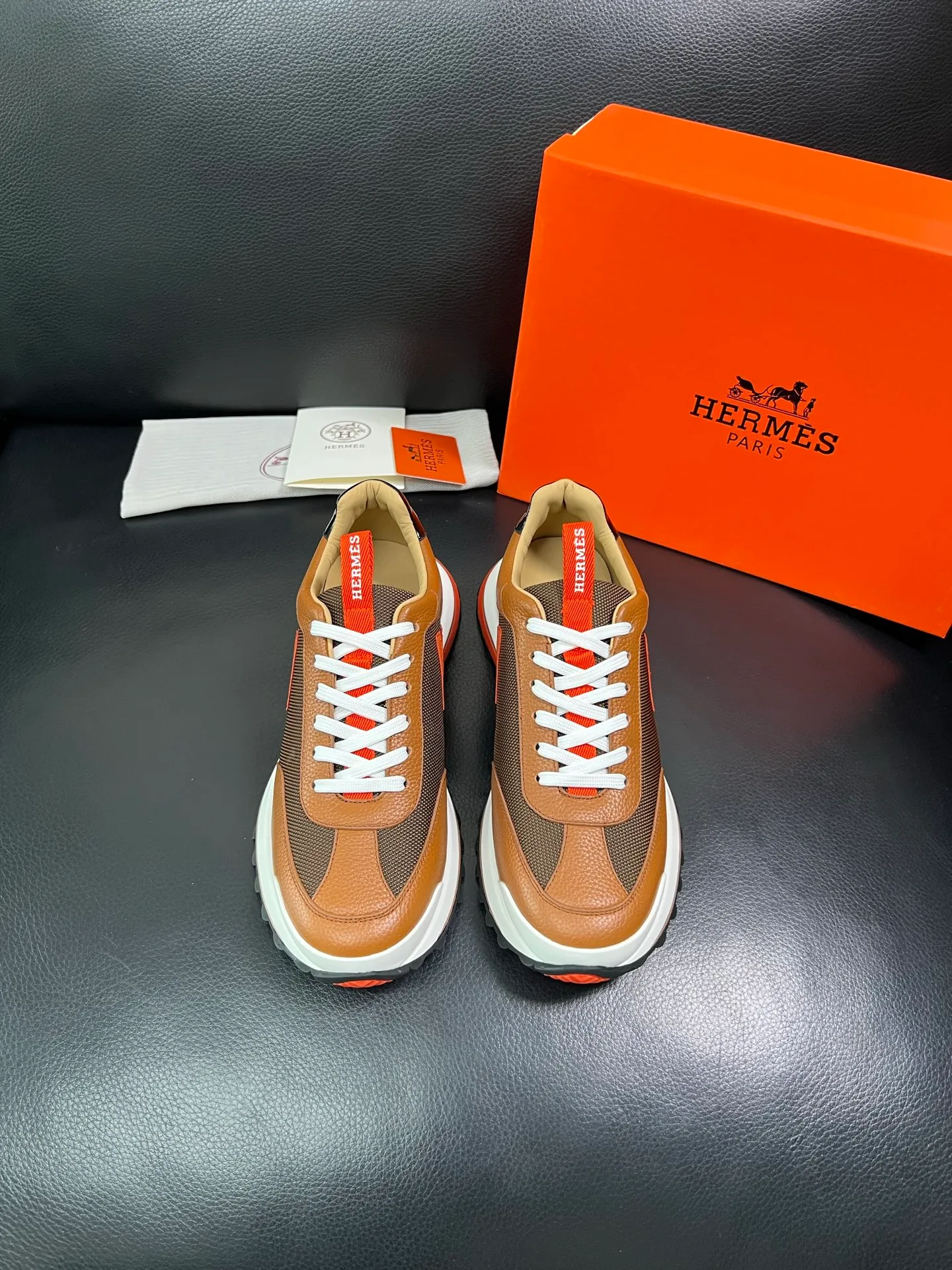 Men's shoes 💰800 Hermes top purchasing Hermes counters are on sale at the same time with original factory configuration, original cowhide imported from Italy and mesh fabric, high-quality splicing technology, fully imported water-dyed cowhide lining, soles: original soles specially provided by the original factory are super comfortable, the original factory follows the order and high quality, you can enter and exit the counter at will, you are welcome to compare and synchronize with the counter, code number 39-44 (customized 38 45) 85863